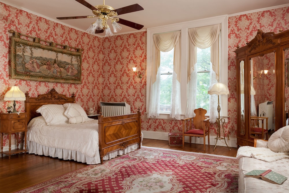 Vrooman Mansion Bloomington 41/72