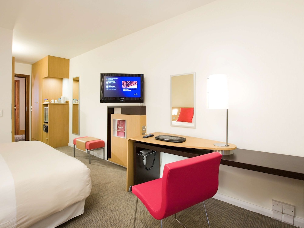 NOVOTEL EDINBURGH PARK 34/71