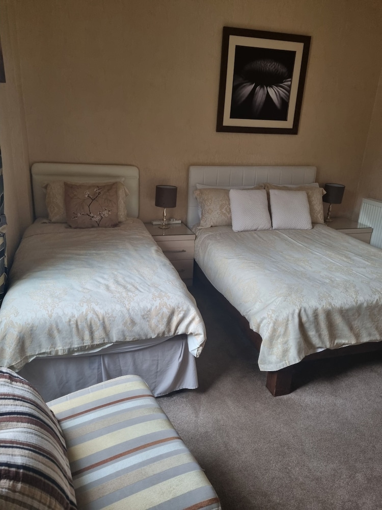 Family, 1 Double and 1 Single Bed, The Sands 10/10