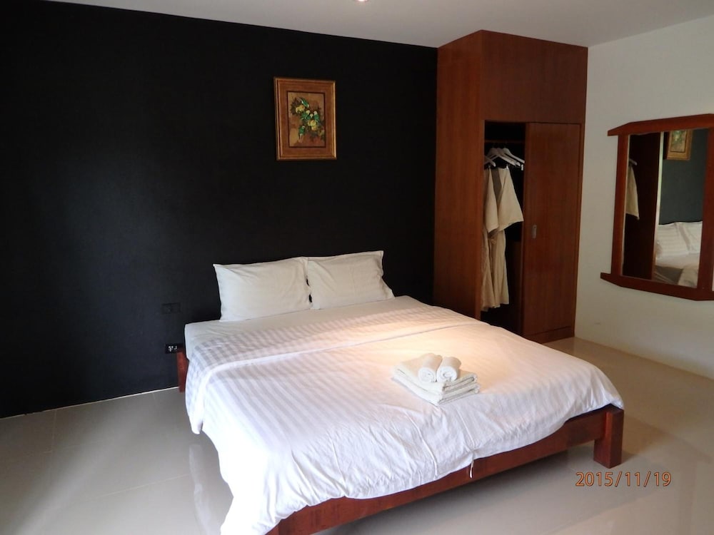 Suksompong Resort 6/29