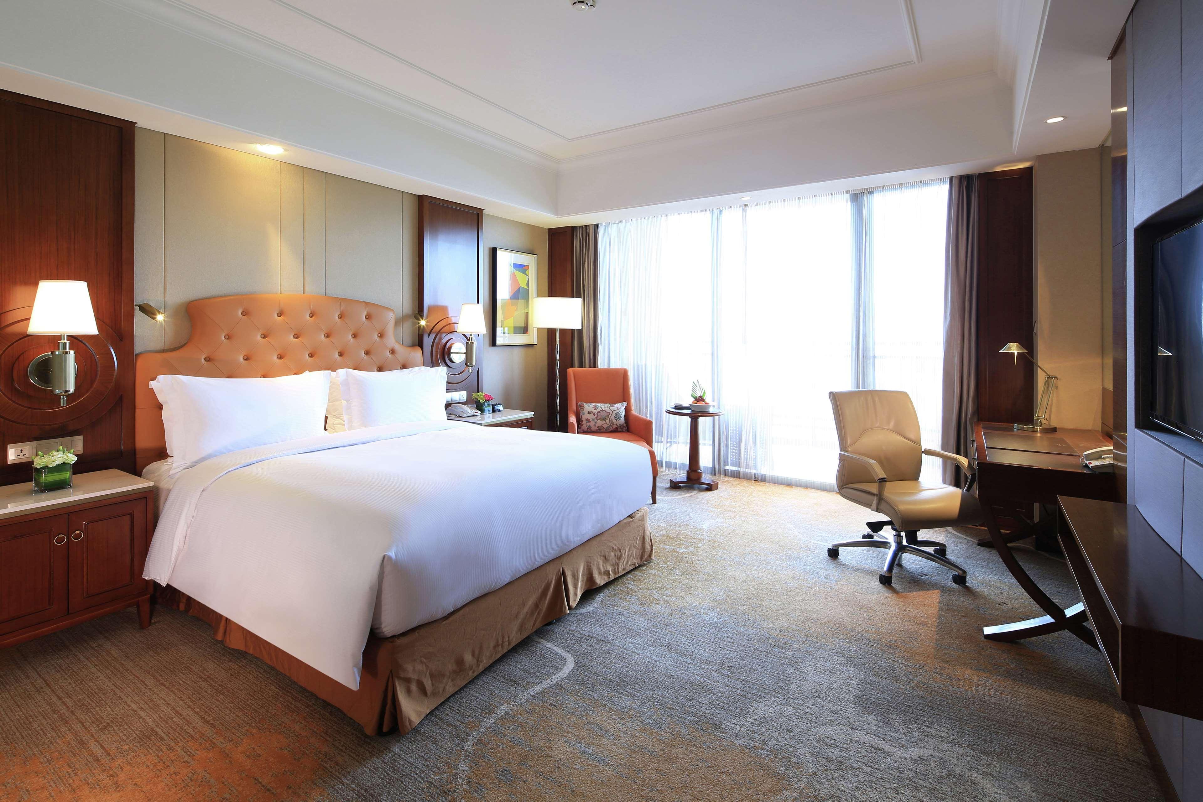 GRAND, FAMILY, KING BED