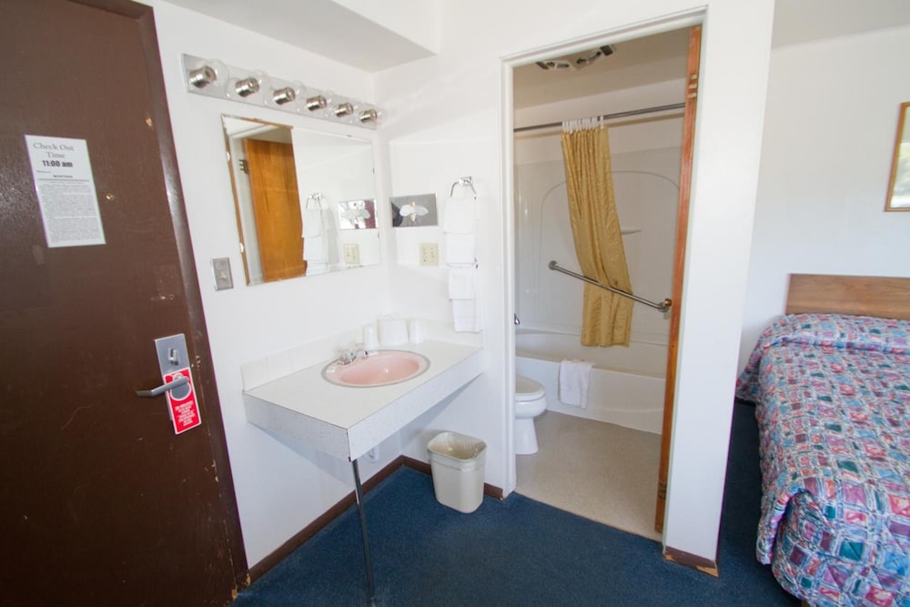 Brooks Street Motor Inn 20/30