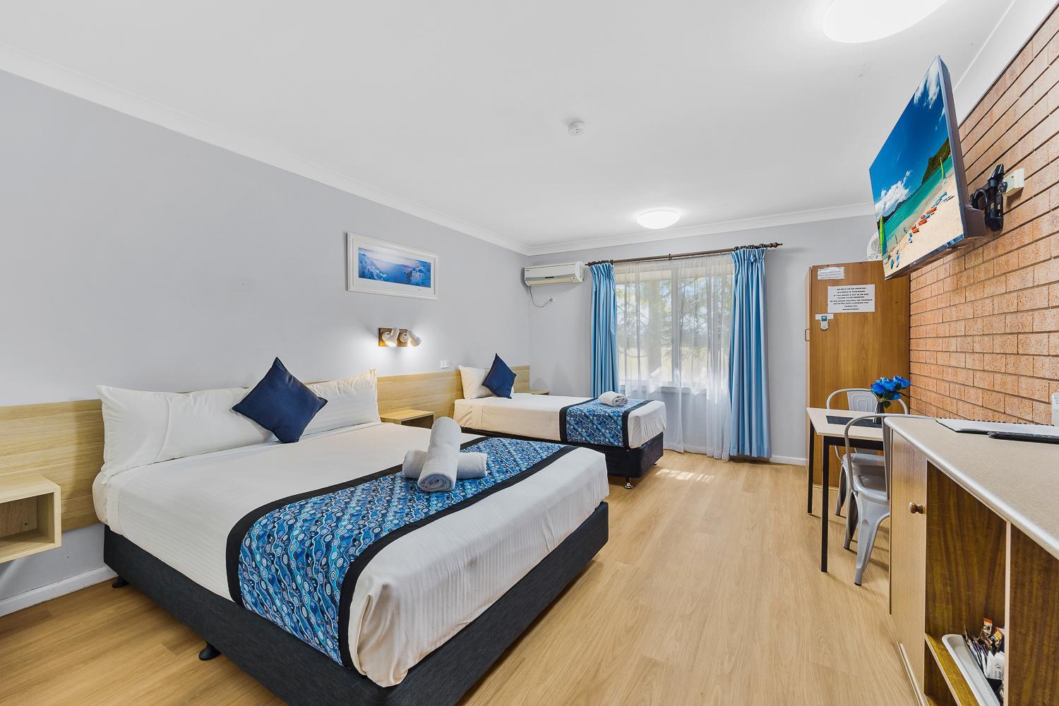 غرفة بسرير كوين وسرير فردي، CASTLREAGH MOTOR INN 2/10
