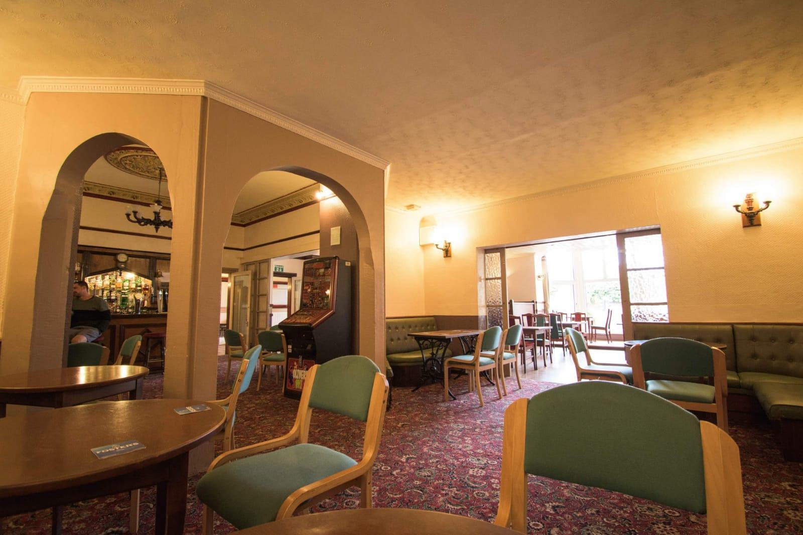 Pinegrove Hotel 22/28
