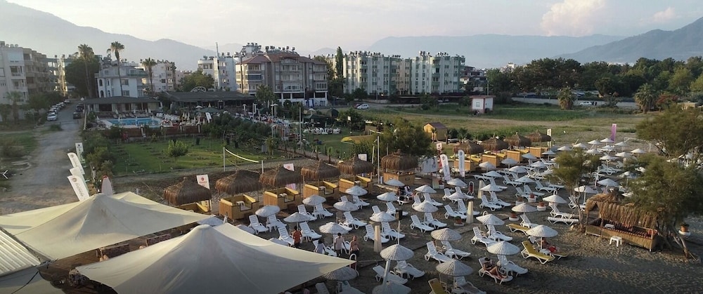 Unluselek Hotel 40/44