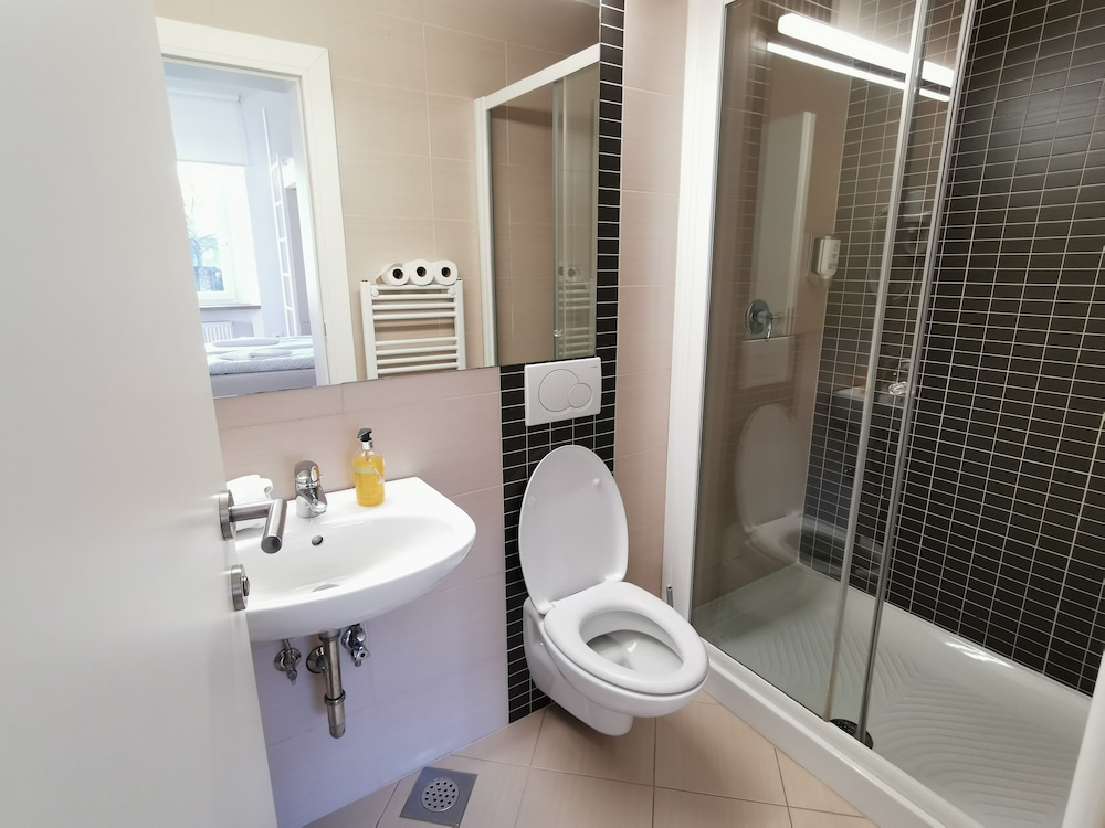 Rooms Ambrozic 37/39