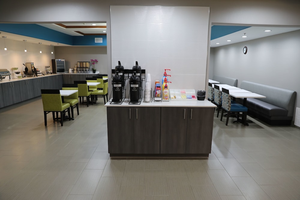 La Quinta Inn Suites By Wyndham Sulphur Springs 41/47
