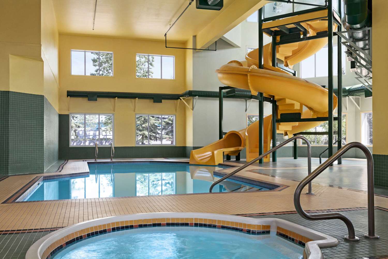 Super 8 by Wyndham Calgary Shawnessy Area 12/24