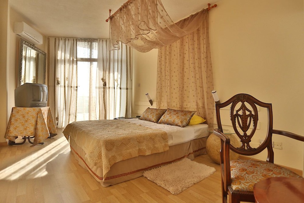 Sylva Hotel 17/45