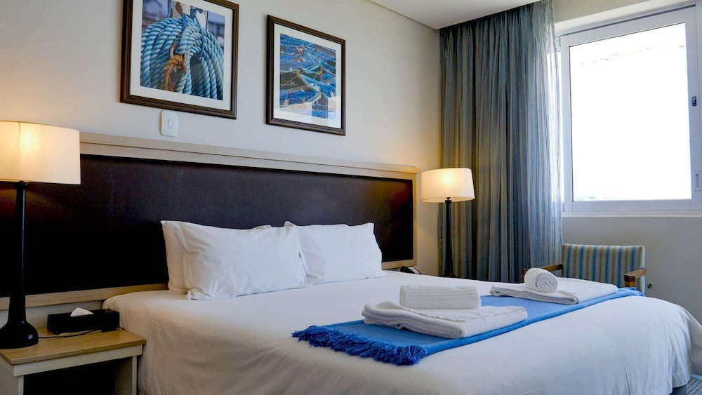 BLUE MARLIN HOTEL 21/84