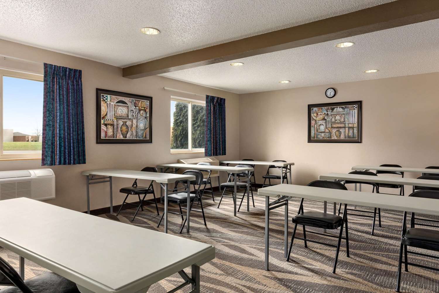 Super 8 by Wyndham Joliet I-55 N/Chicago 33/48