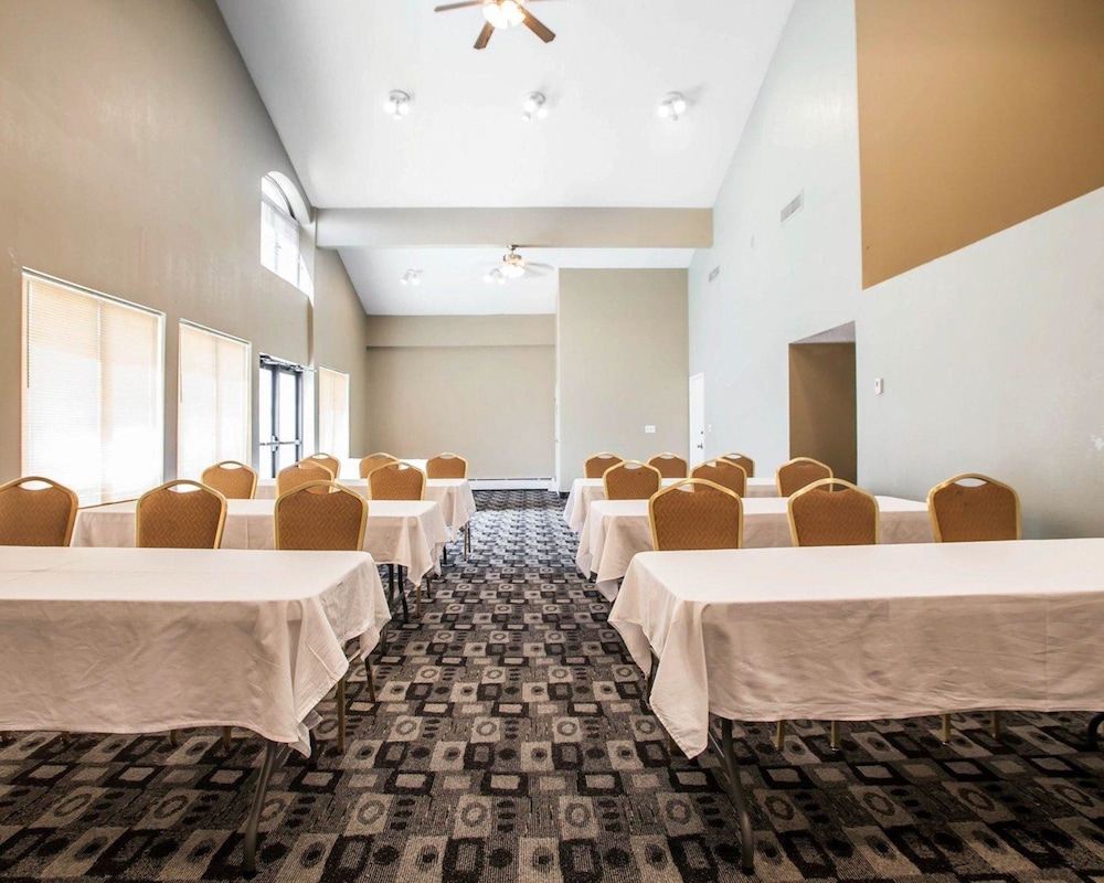 Rodeway Inn Suites 27/30
