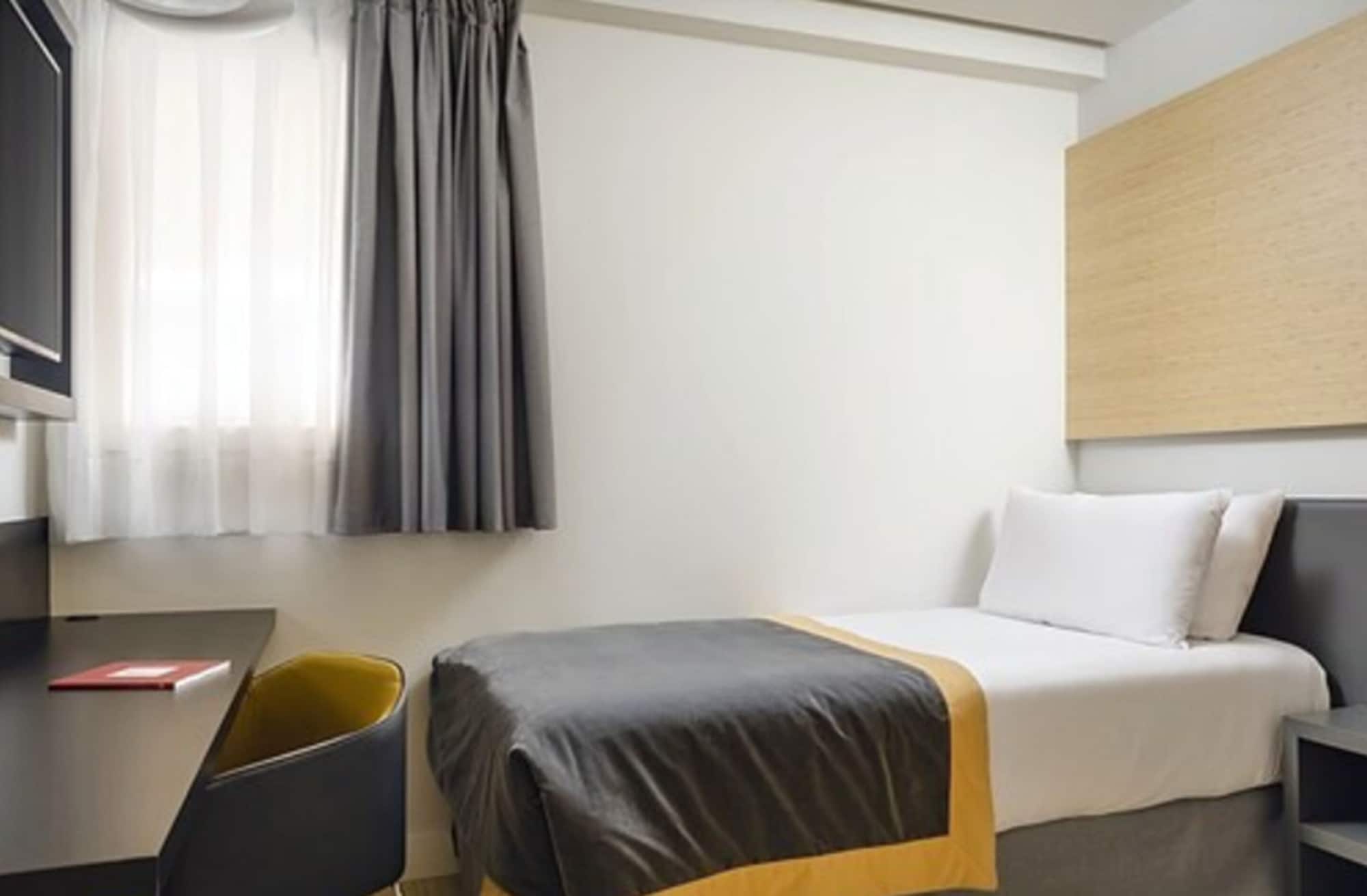ROOM, SINGLE