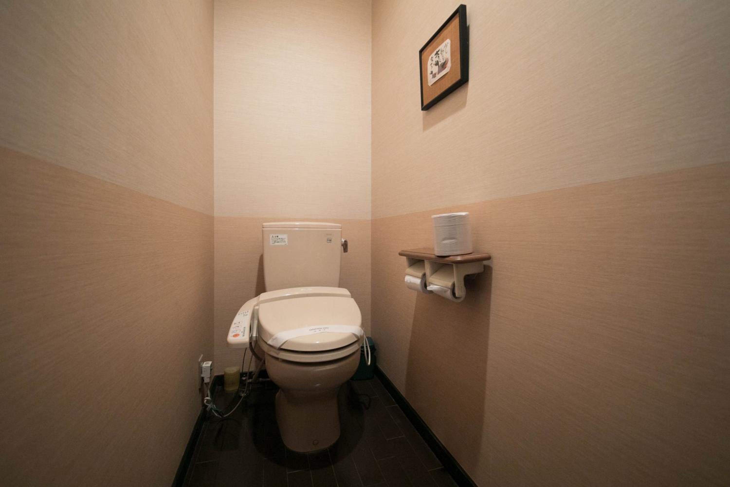 JAPANESE, SHARED BATHROOM