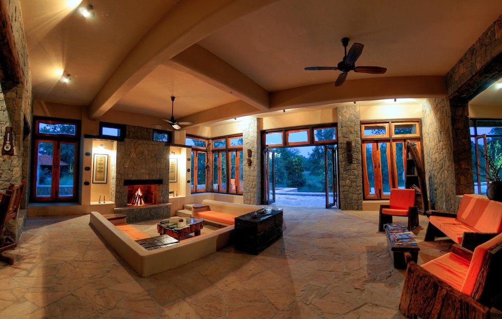 Kanha Earth Lodge 24/50