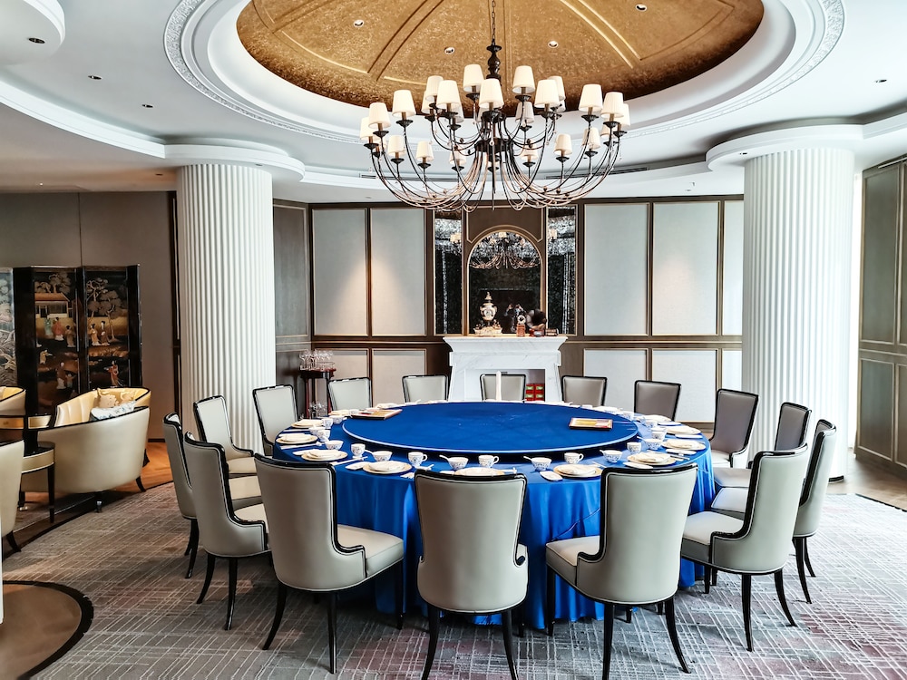 Shanghai Hotel 38/50