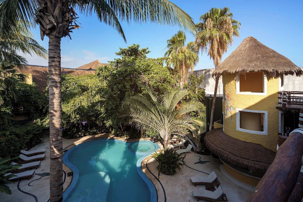 Hotel El Pueblito 42/50