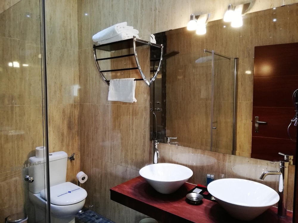 LB Lebrija Hotel & Terrace 63/65