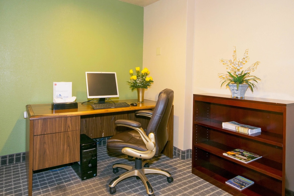 Oakland Airport Executive Hotel 55/65
