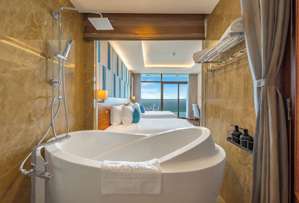 Deluxe, 2 Double Beds, Ocean Front, Balcony، Mandila Beach Hotel Danang 6/7