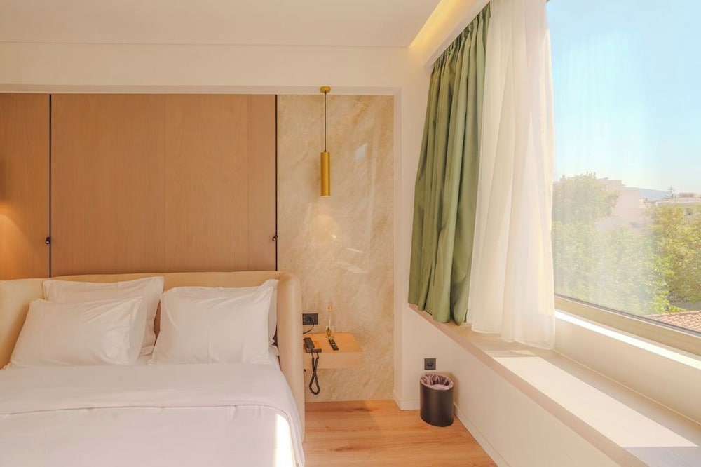 DELUXE, DOUBLE BED, ACROPOLIS VIEW