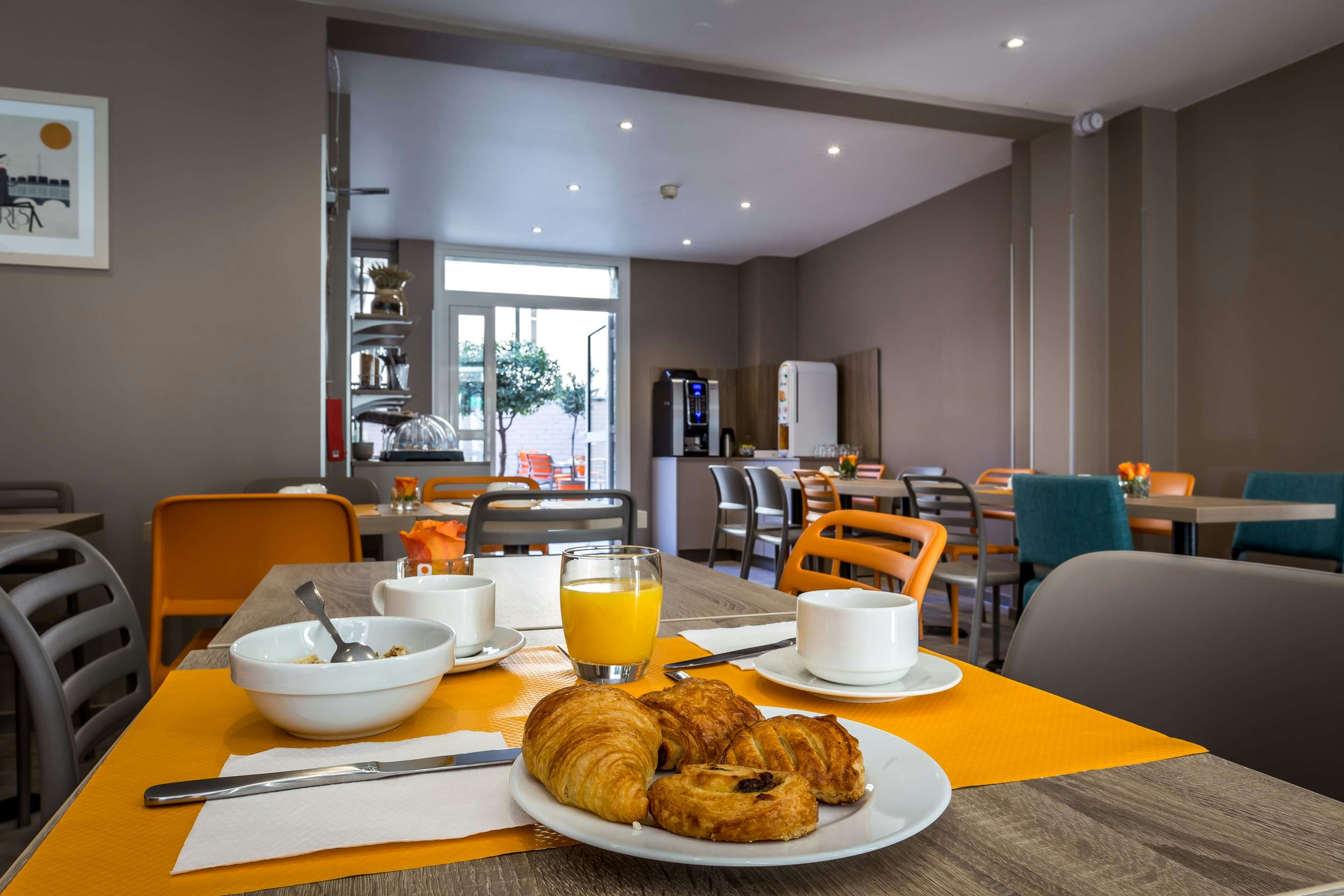 Paris d Issy Hotel Porte de Versailles 41/44