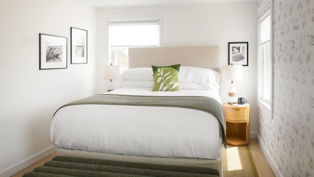 House, Queen Bed, Main Building
