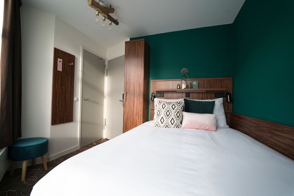 BASIC, QUEEN BED