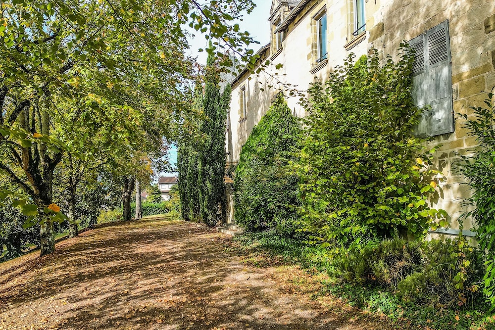 Chateau Lacan Hotel 44/50