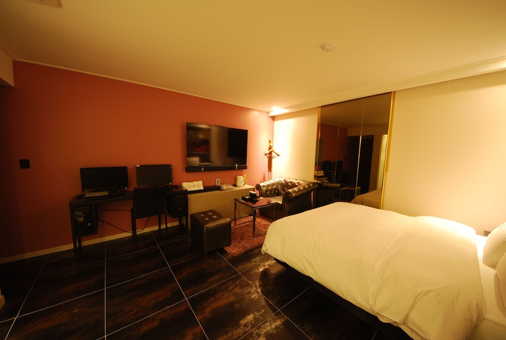 Hotel Buti 13/43