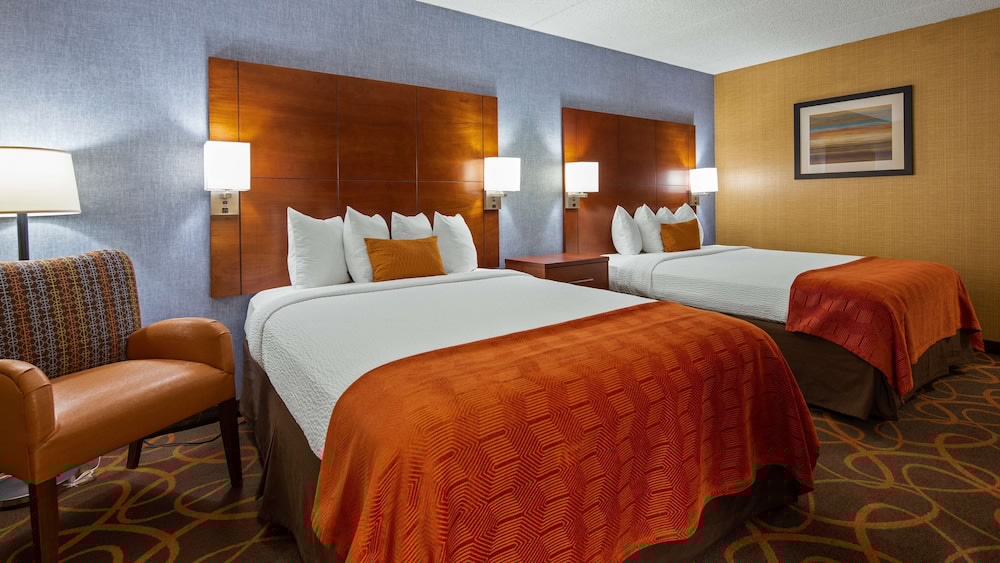 Best Western Plus Fresno Airport Hotel 18/68