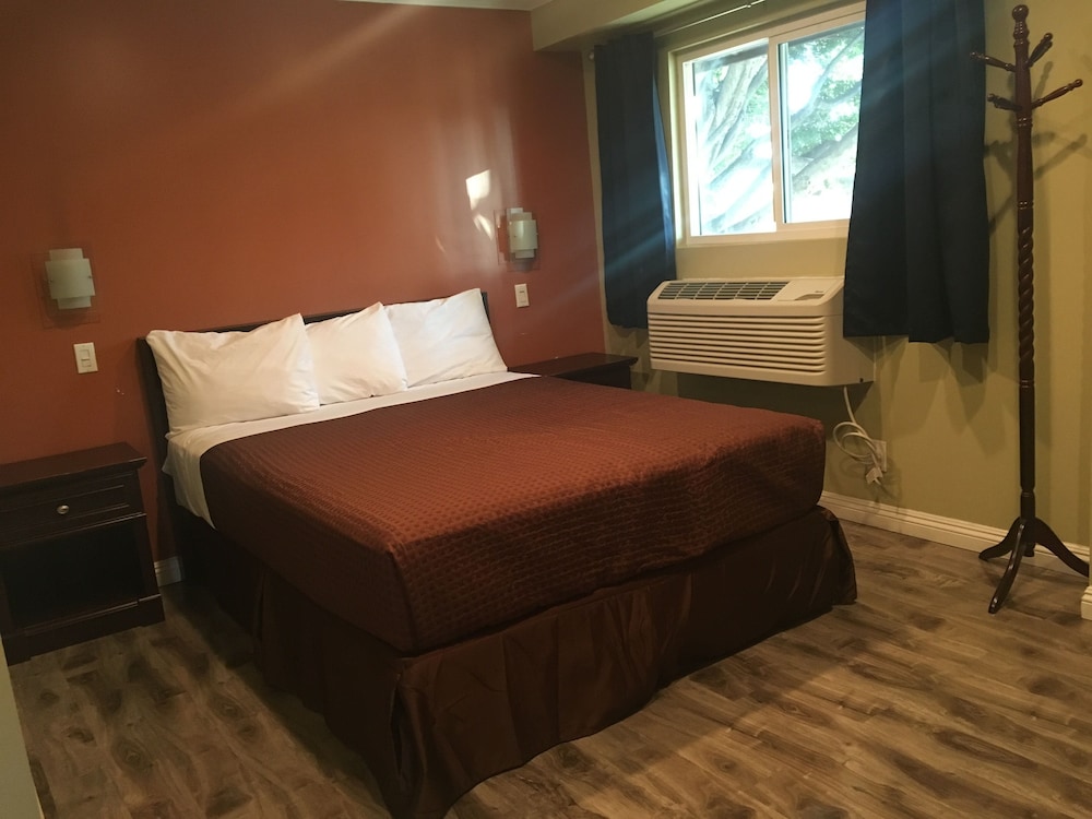 ROOM, QUEEN BED