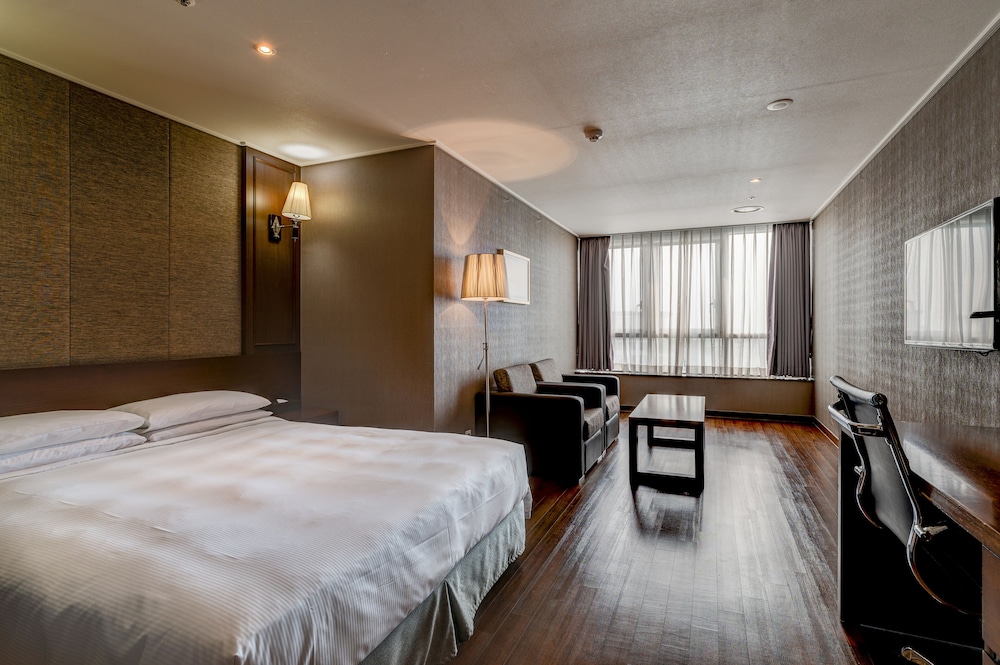 DELUXE, DOUBLE BED