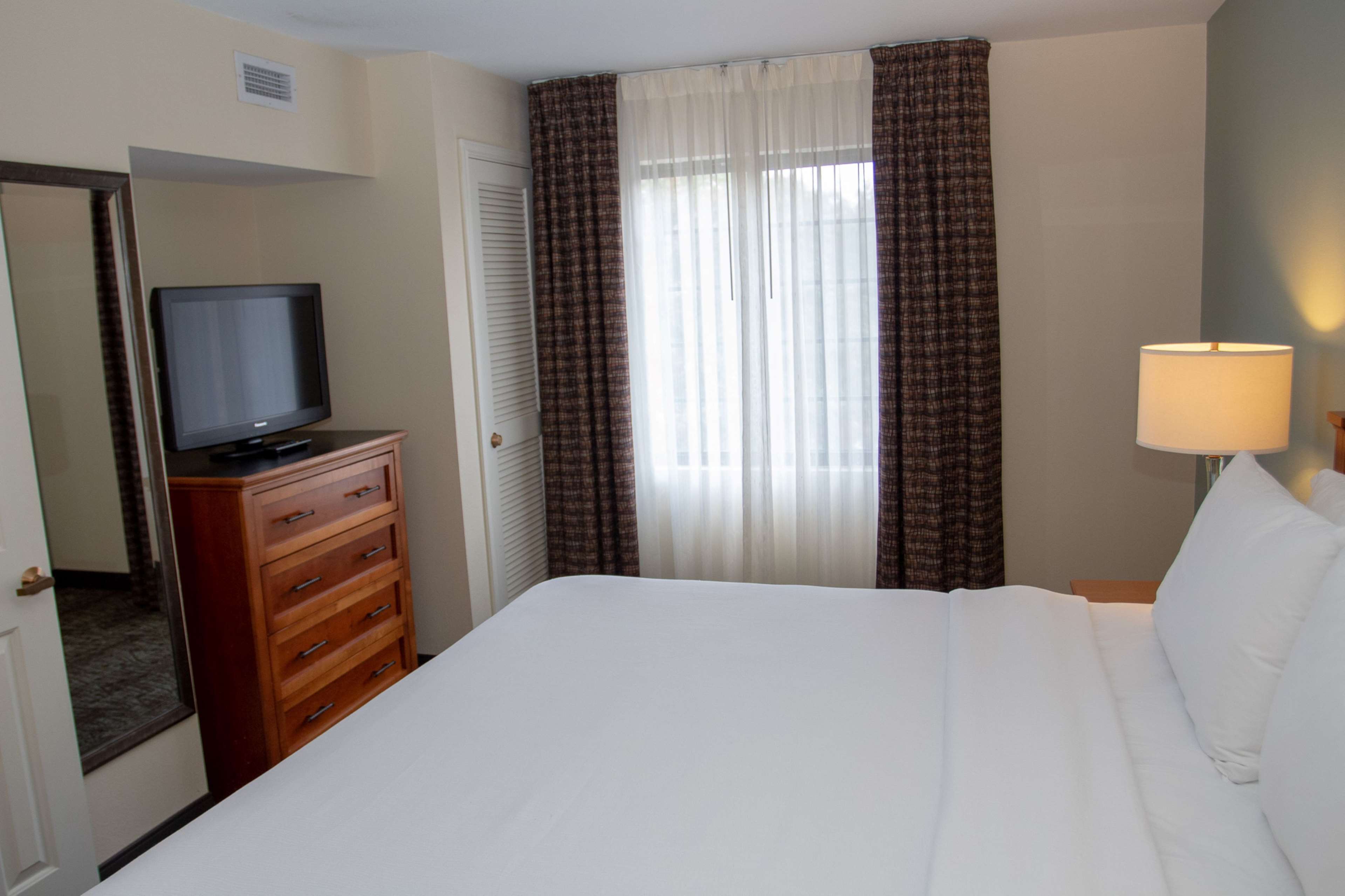 1 BEDROOM, SUITE, KING BED