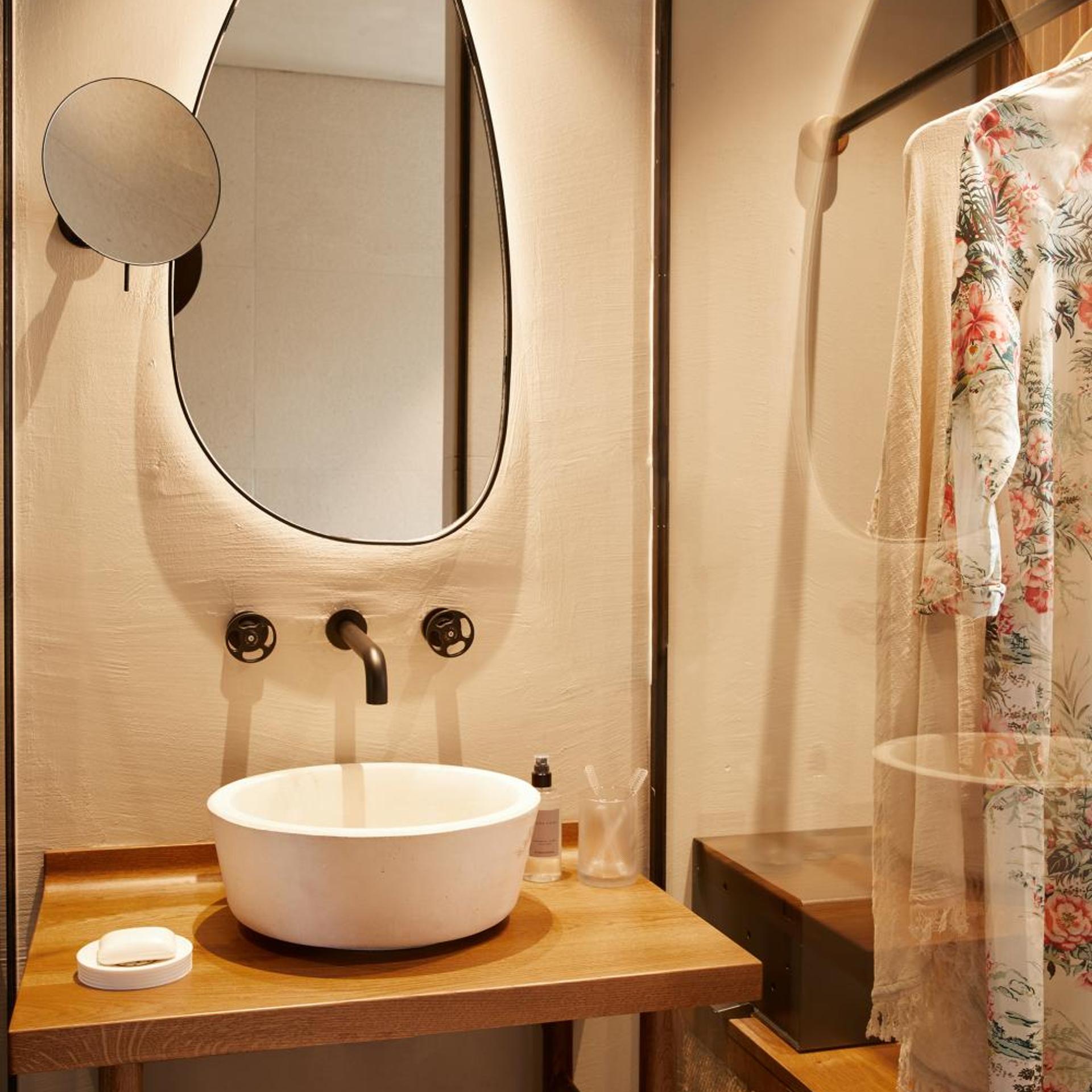 Room, Double Bed, Pool View, The Syntopia Hotel 5/6