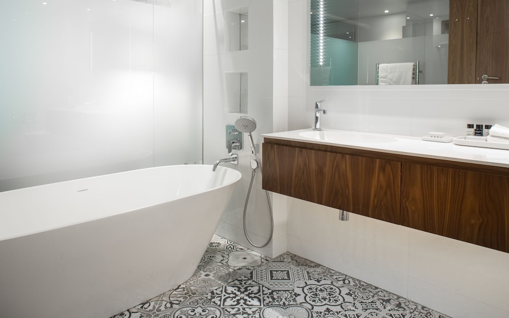 Vineyard Hotel 24/59