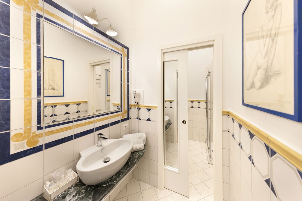 LUXURY, DOUBLE OR TWIN BED, CITY VIEW, BALCONY