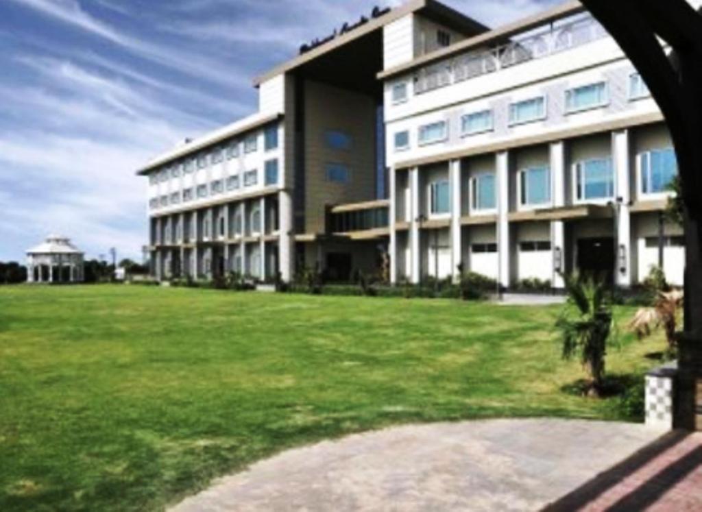 HOTEL BRIJWASI LANDS INN 46/55