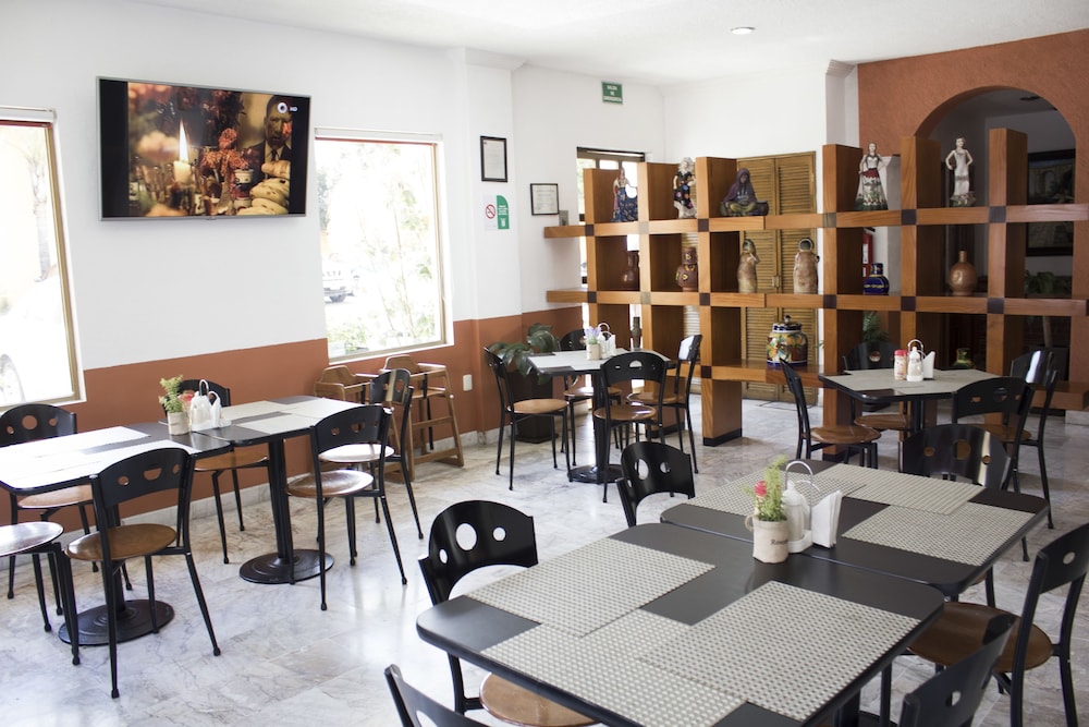Estanza Hotel and Suites 45/58