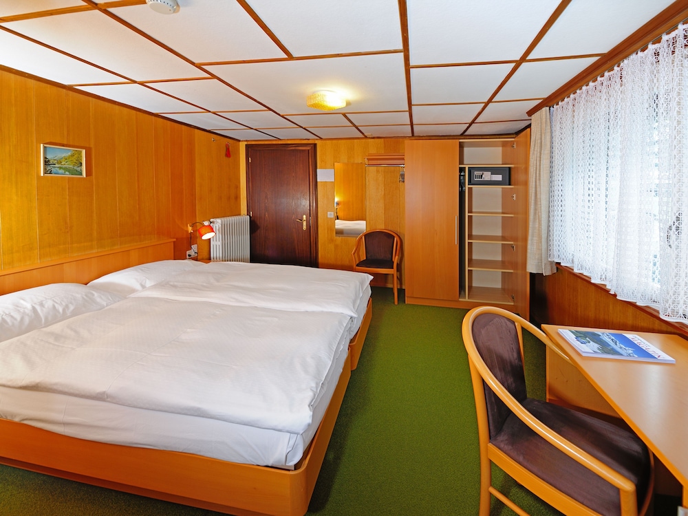 ROOM, TRIPLE