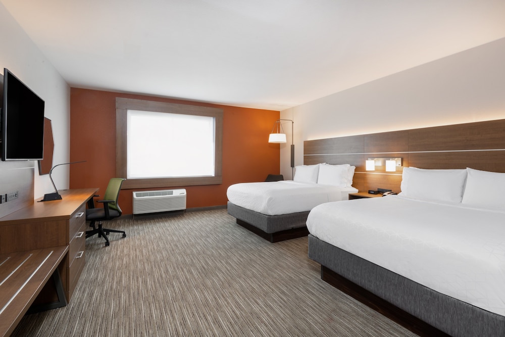 STANDARD, 2 QUEEN BEDS