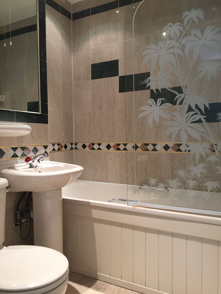 Brompton Hotel 58/60