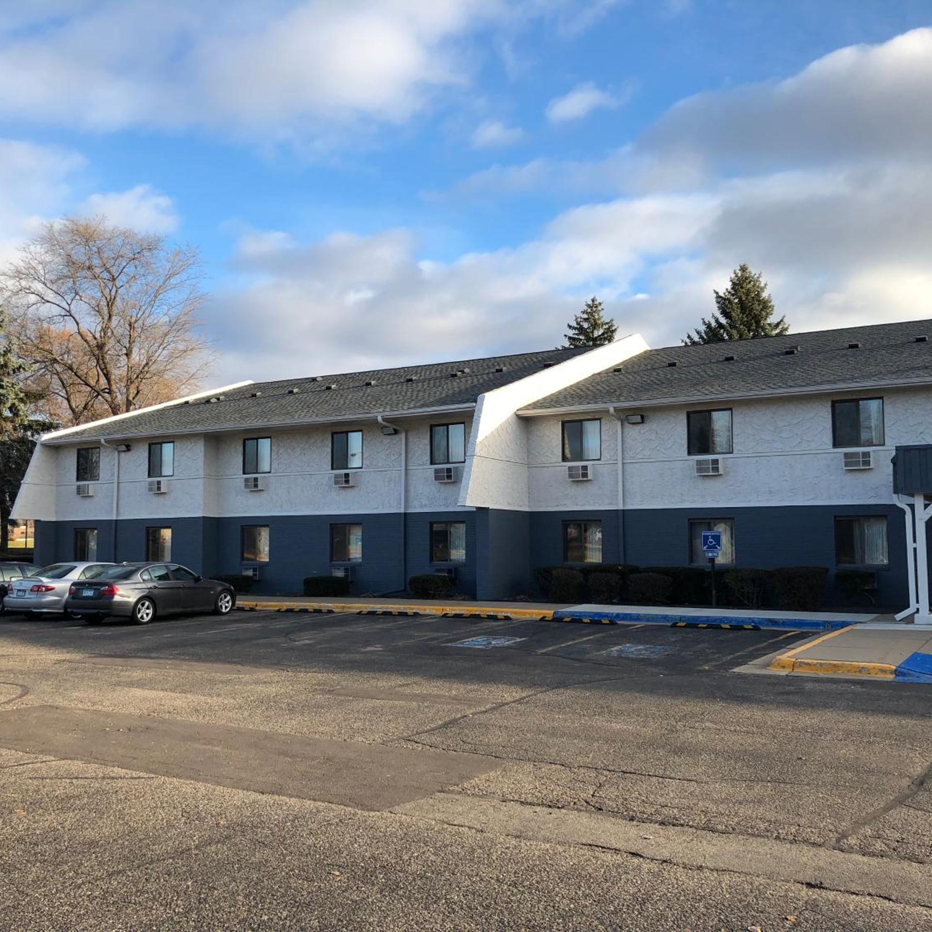 Burnsville Inn & Suites (ex Americas Best Value Inn-Burnsville/Minneapolis) 31/36