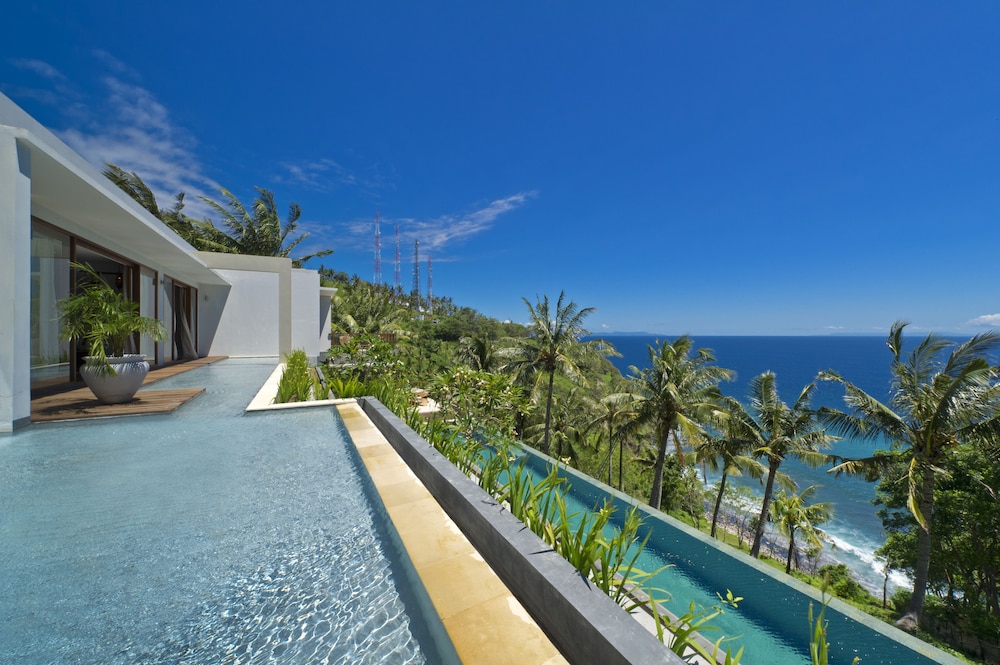 Malimbu Cliff Villa 4/56