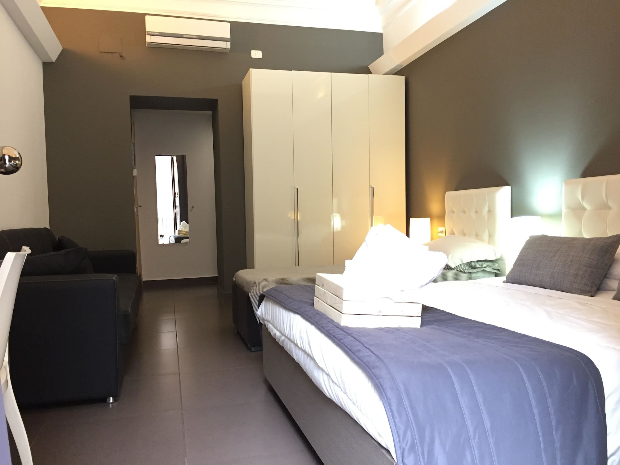 STANDARD, TRIPLE, QUEEN BED, SOFA