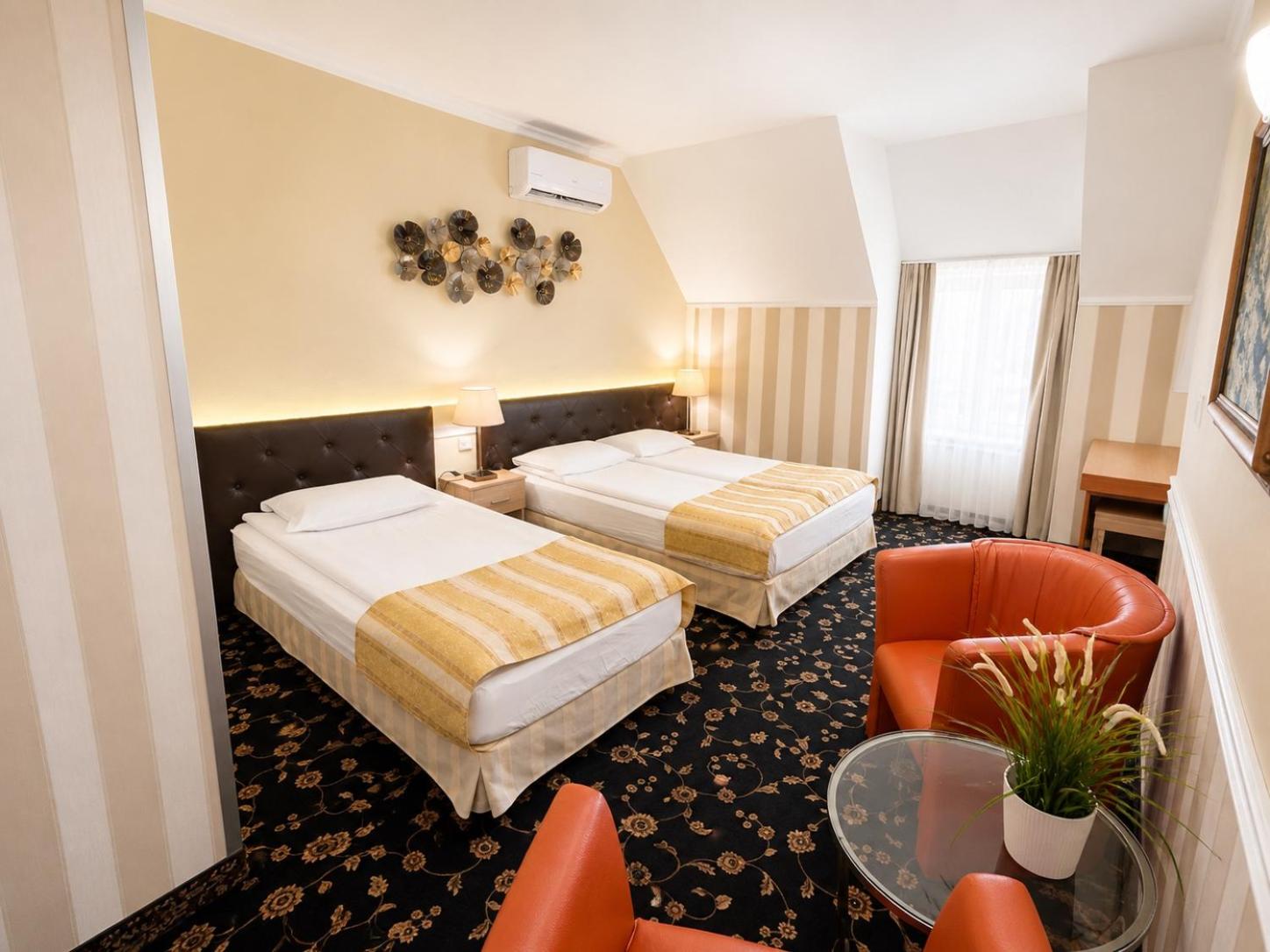 Room, Triple, Hotel Cheap 2/7