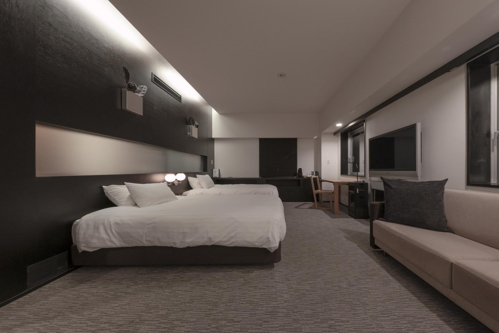 Supreme, Twin Beds