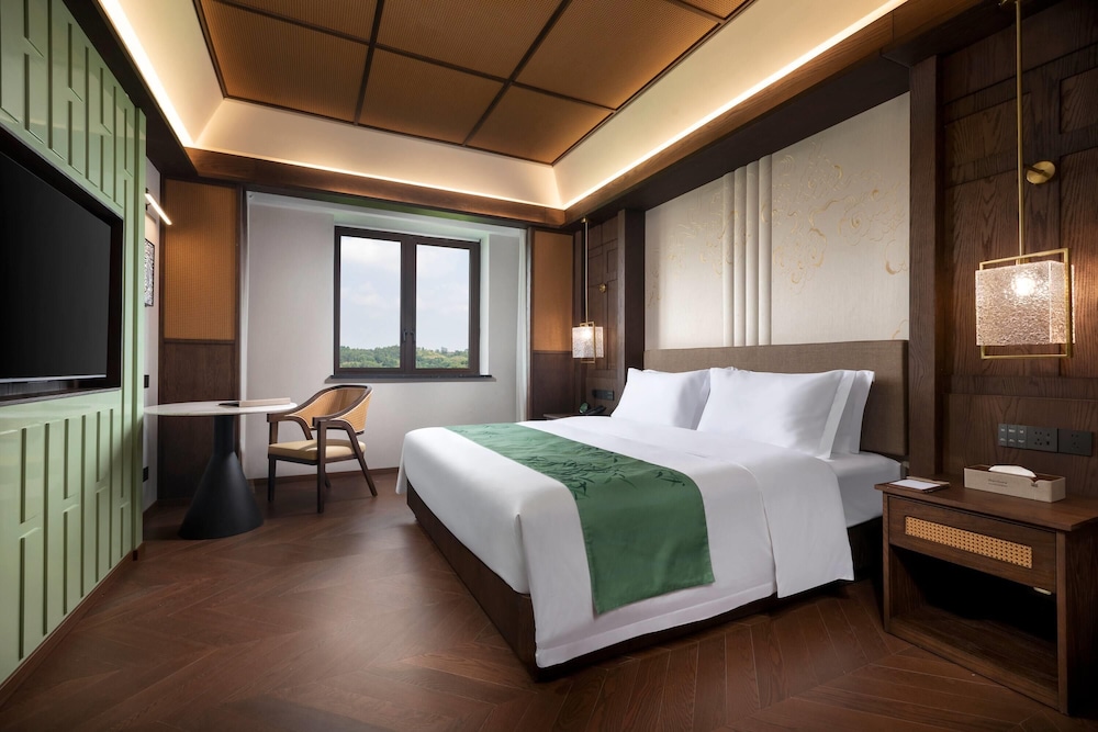 Executive, Suite, King Bed, Garden View