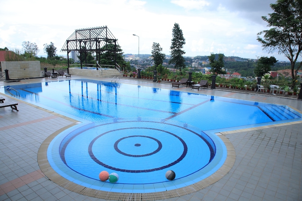 Crown Vista Hotel 32/50