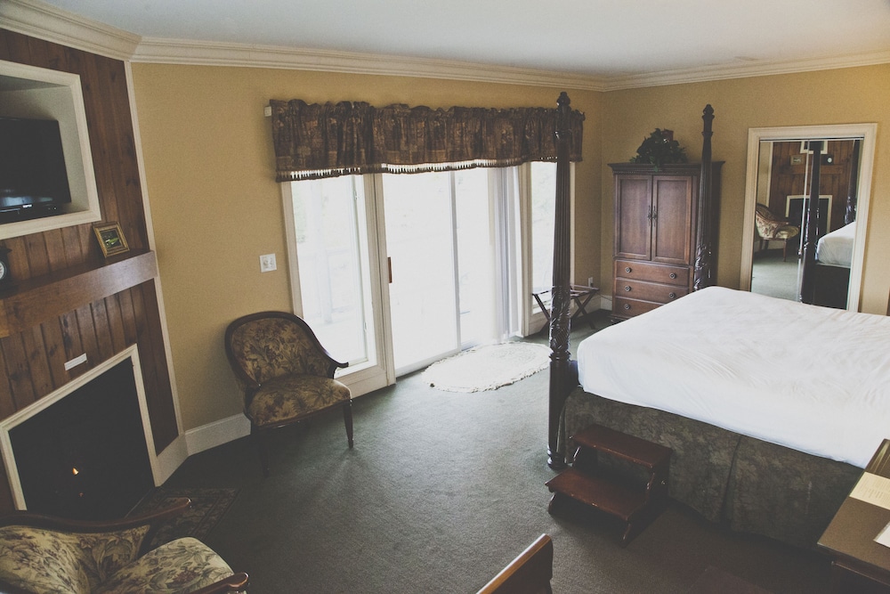 The Inn at Crestwood 28/65